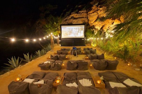 Outdoor cinema screen with projector rental